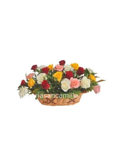 Composizione in cesto di rose