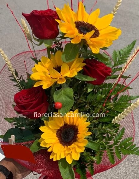 Bouquet di rose rosse🌹 🌻e girasoli